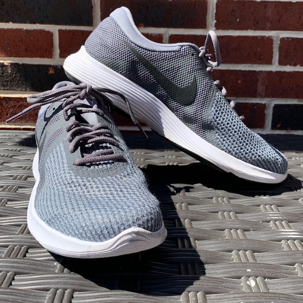 Men’s Nike athletic shoes size 11.